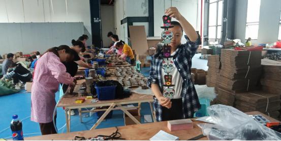 新安辦事處彩虹社區(qū) 搭 橋 建 家 構筑 安居夢